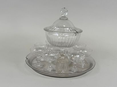 Lot en cristal et verre comprenant :
- série...