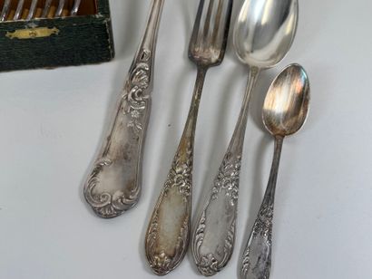 Partie de ménagère en métal argenté, modèle...