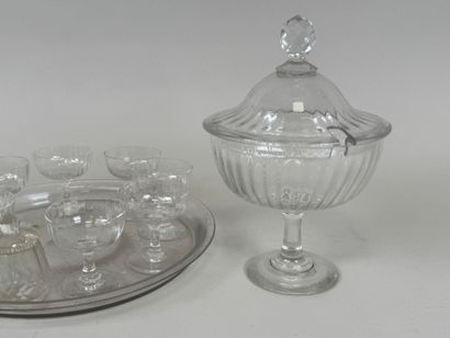Lot en cristal et verre comprenant :
- série...