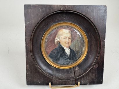 École, XIXe.
Buste d'homme.
Miniature circulaire.
Encadrement...