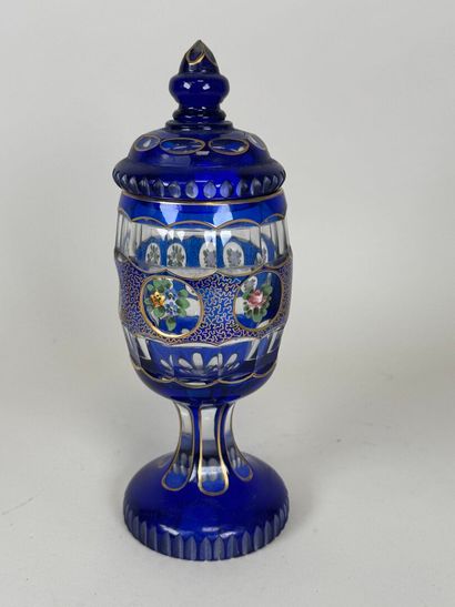 BOHEME, 20th century.
Covered pot in faceted...