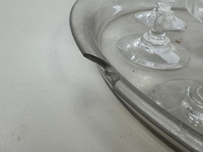 Lot en cristal et verre comprenant :
- série...