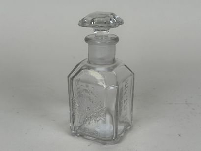 GUERLIN, Paris.
Small bottle in molded glass.
H....