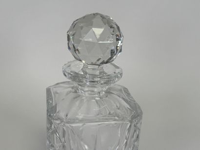 Carafe in cut crystal with geometric motifs.
H....