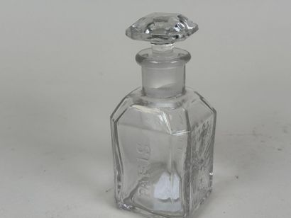 GUERLIN, Paris.
Small bottle in molded glass.
H....