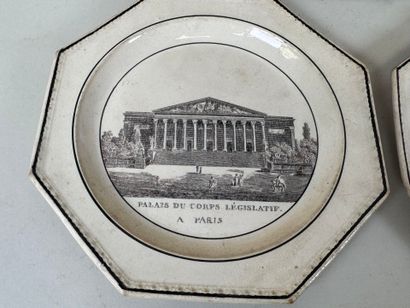 Lot comprenant :
- paire d'assiettes en faïence...