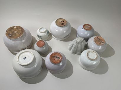 Eight white and polychrome earthenware compotiers.
14...