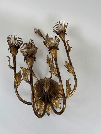 Grande applique en métal doré en forme de...