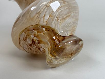 LA ROCHERE, 20th century.
Colored glass vase...