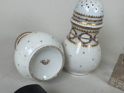 Lot including :
- pair of polychrome and...