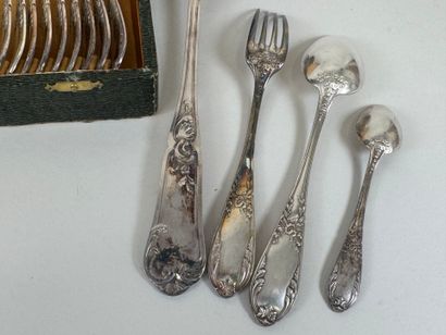 Partie de ménagère en métal argenté, modèle...
