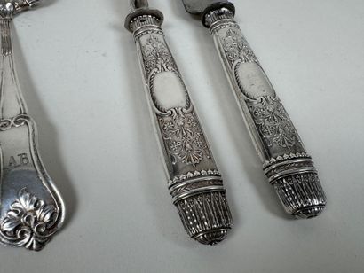 Lot including :
- a silver sprinkling spoon...