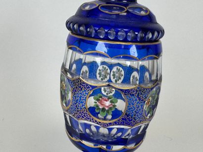 BOHEME, 20th century.
Covered pot in faceted...