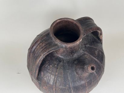 Large oil jar in glazed terra cotta.
H. 33...
