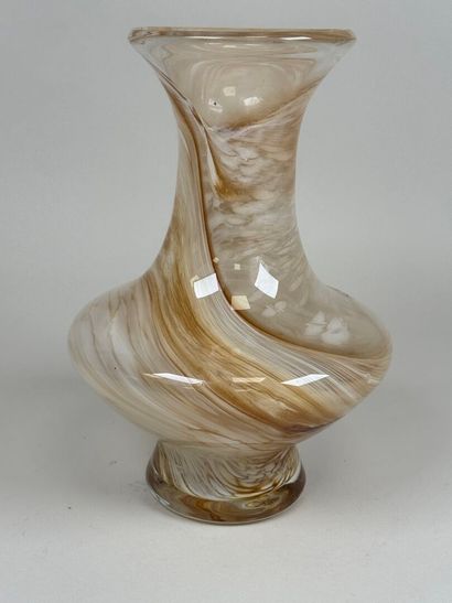 LA ROCHERE, 20th century.
Colored glass vase...