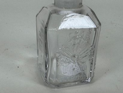 GUERLIN, Paris.
Small bottle in molded glass.
H....