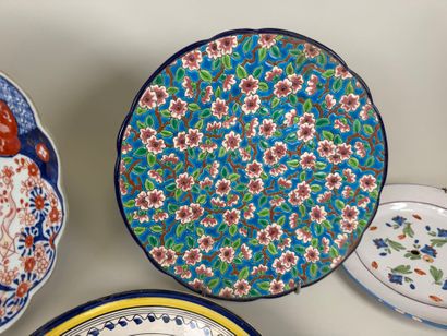Earthenware and porcelain lot including:
-...