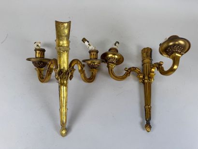 Paire d'appliques en bronze doré et ciselé...