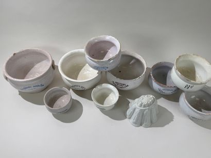 Eight white and polychrome earthenware compotiers.
14...