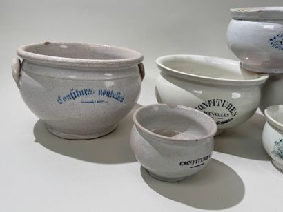 Eight white and polychrome earthenware compotiers.
14...