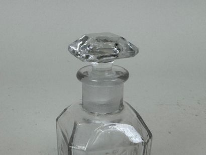 GUERLIN, Paris.
Small bottle in molded glass.
H....