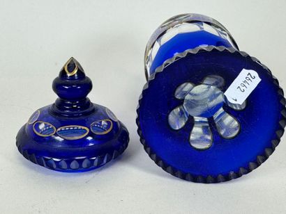 BOHEME, 20th century.
Covered pot in faceted...