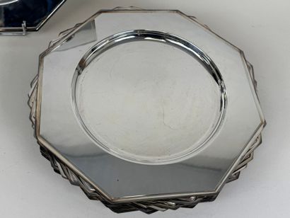 Série de 14 assiettes de forme octogonale...