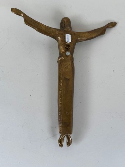 Ecole, XXe.
Christ.
Sujet en bronze.
30 x...