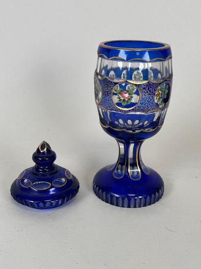 BOHEME, 20th century.
Covered pot in faceted...