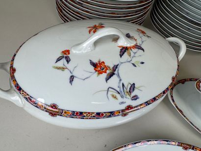 Former Manufacture Royale Limoges France.
Arbre...