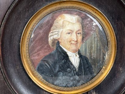 École, XIXe.
Buste d'homme.
Miniature circulaire.
Encadrement...