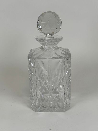 Carafe in cut crystal with geometric motifs.
H....