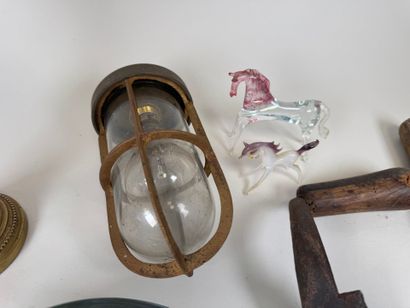 Lot comprenant :
- une coupe circulaire en...