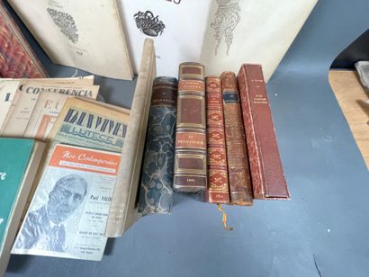[Literature] A good lot of around 19 volumes,...