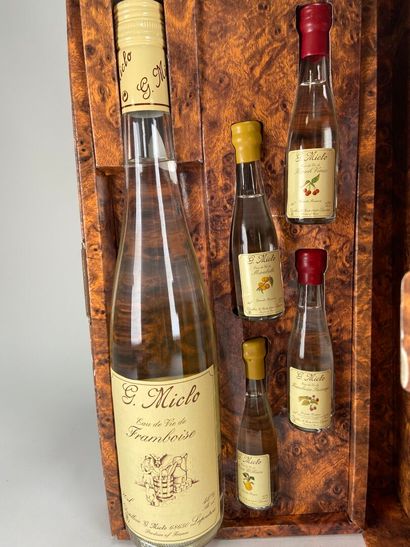 EAU DE VIE.
G. Miclo. Coffret :
Framboise....