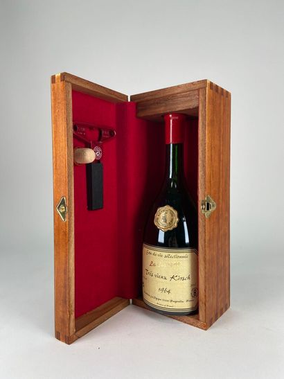 KIRSCH.
La Cigogne.
Très Vieux KirsCh.
1964....