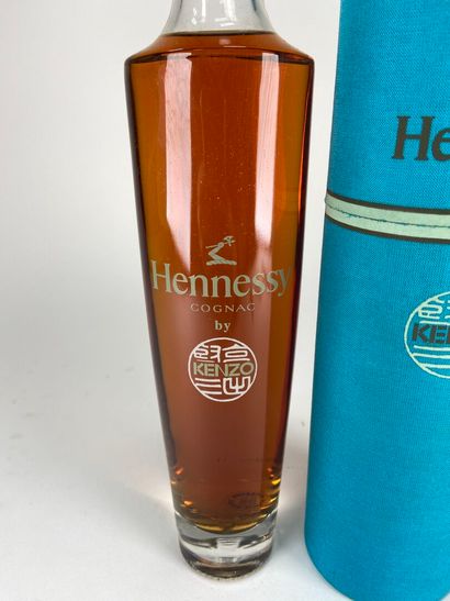 COGNAC.
Hennessy x Kenzo.
Blue. Années 90....