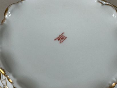 Covered vegetable dish and pourer in polychrome...