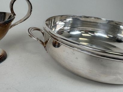 Silver-plated lot including :
- a vegetable...