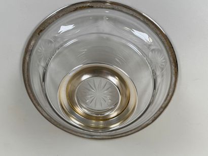 Circular engraved crystal bowl decorated...