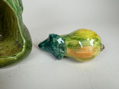 Lot including :
- three subjects in the shape...