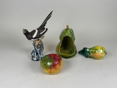Lot including :
- three subjects in the shape...
