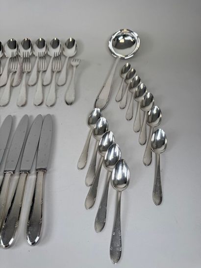 Set of silver-plated cutlery including :
-...