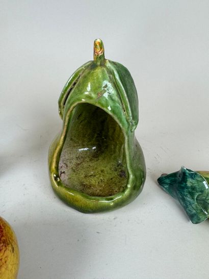 Lot including :
- three subjects in the shape...