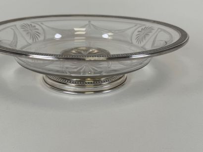 Circular engraved crystal bowl decorated...