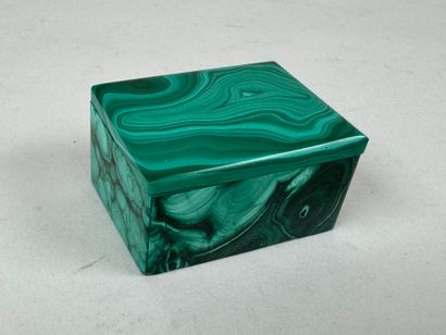 Small covered pill box in malachite.
2 x...