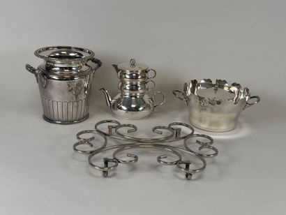 Silver-plated lot including :
- CAILLAR BAYARD.
A...