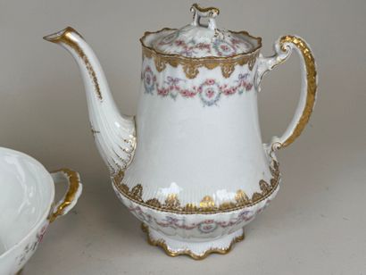 Covered vegetable dish and pourer in polychrome...