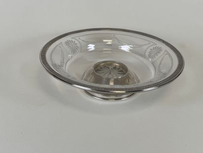 Circular engraved crystal bowl decorated...
