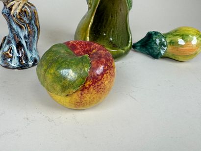 Lot including :
- three subjects in the shape...